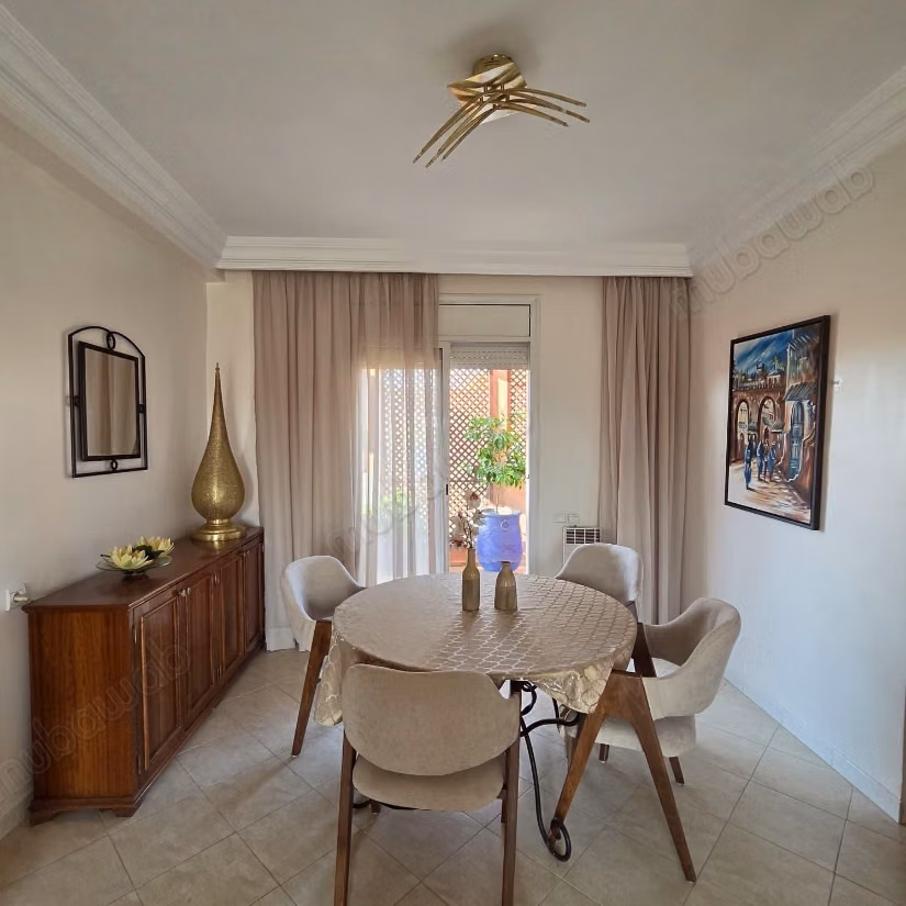 Apartamento amueblado de 2 habitaciones en la última planta con terraza
