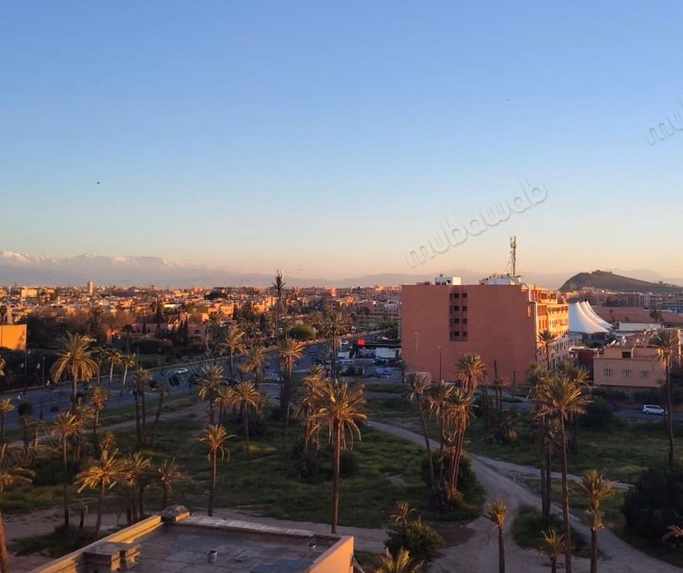 Apartamento amueblado de 2 habitaciones en la última planta con terraza