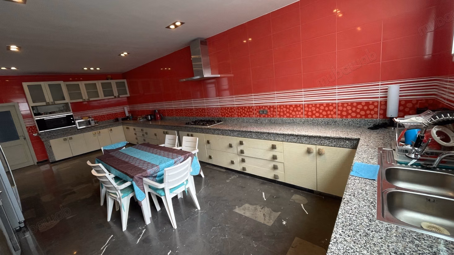 Vente villa de luxe à Souissi. 3 pièces. Porte blindée et résidence sécurisée