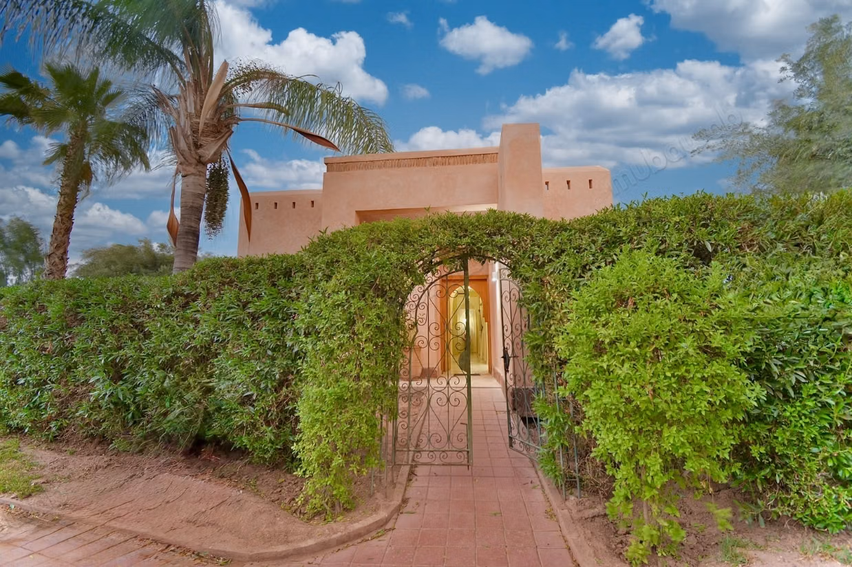 Location villa de luxe à Route de Fez. 
3 chambres. 
Bien meublé