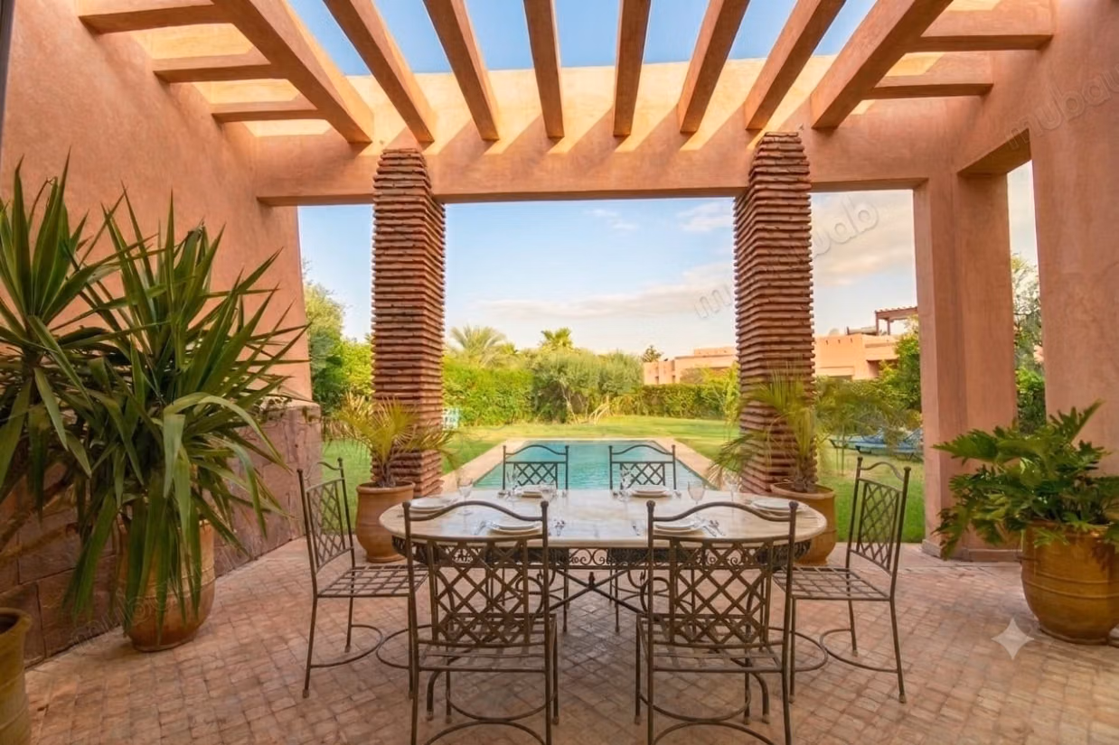 Location villa de luxe à Route de Fez. 
3 chambres. 
Bien meublé