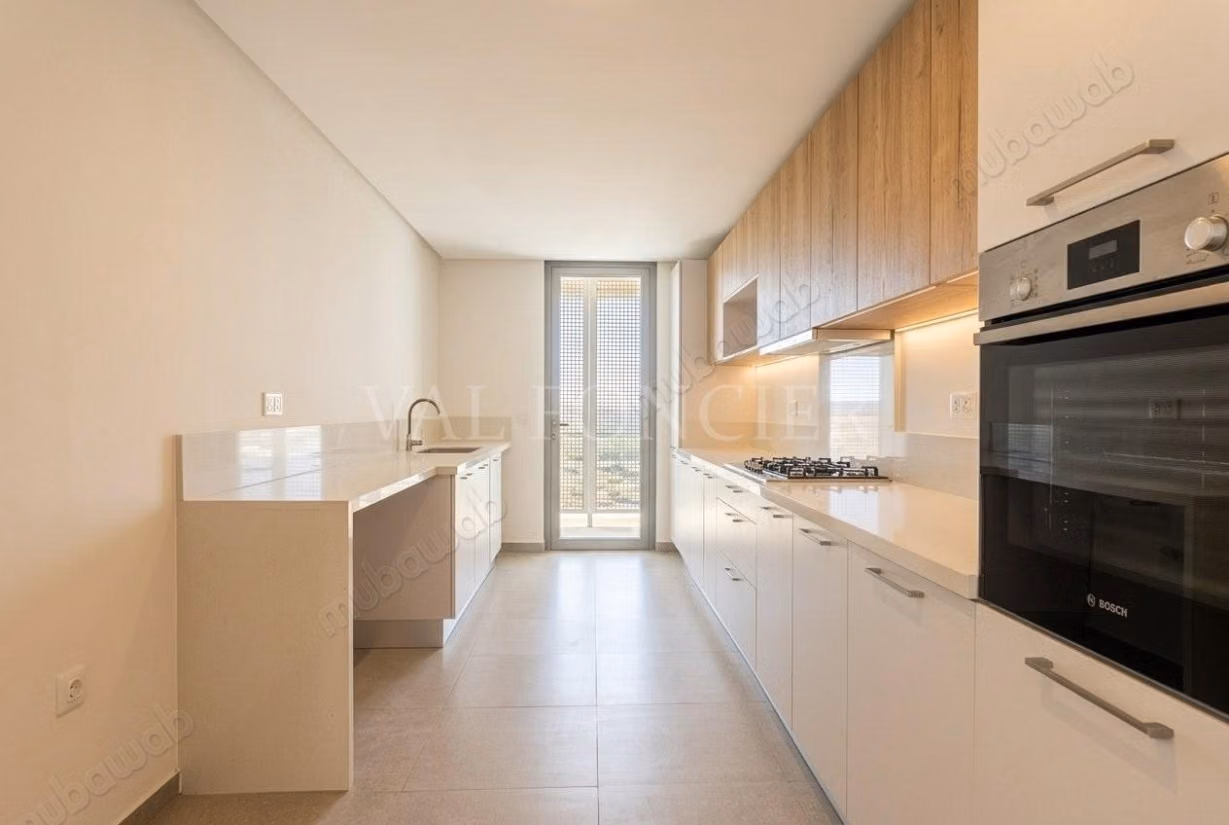 Location appartement 400m2 3chambres étage élevé avec grande terrasse 
CFC, Casablanca