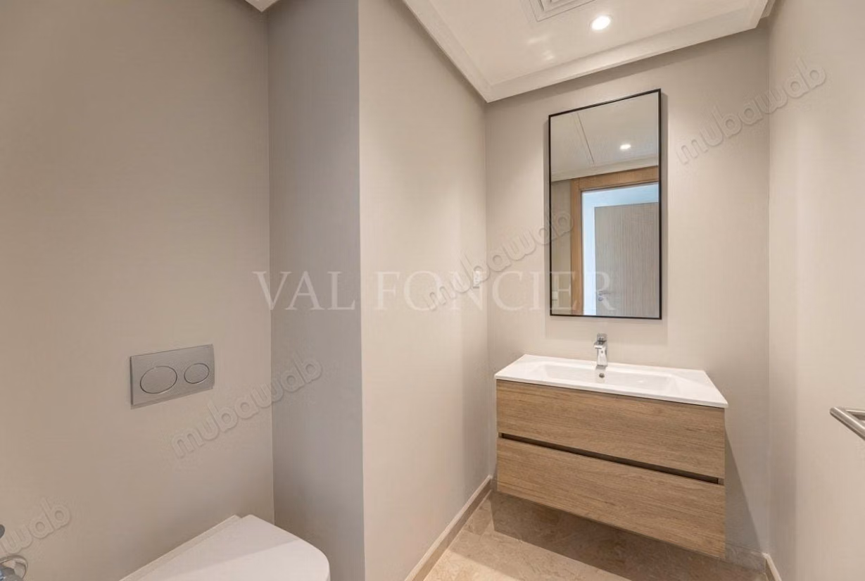 Location appartement 400m2 3chambres étage élevé avec grande terrasse 
CFC, Casablanca