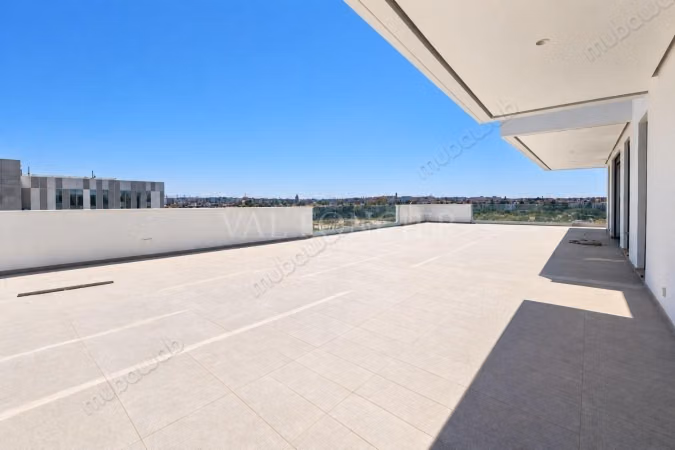 Location appartement 400m2 3chambres étage élevé avec grande terrasse 
CFC, Casablanca