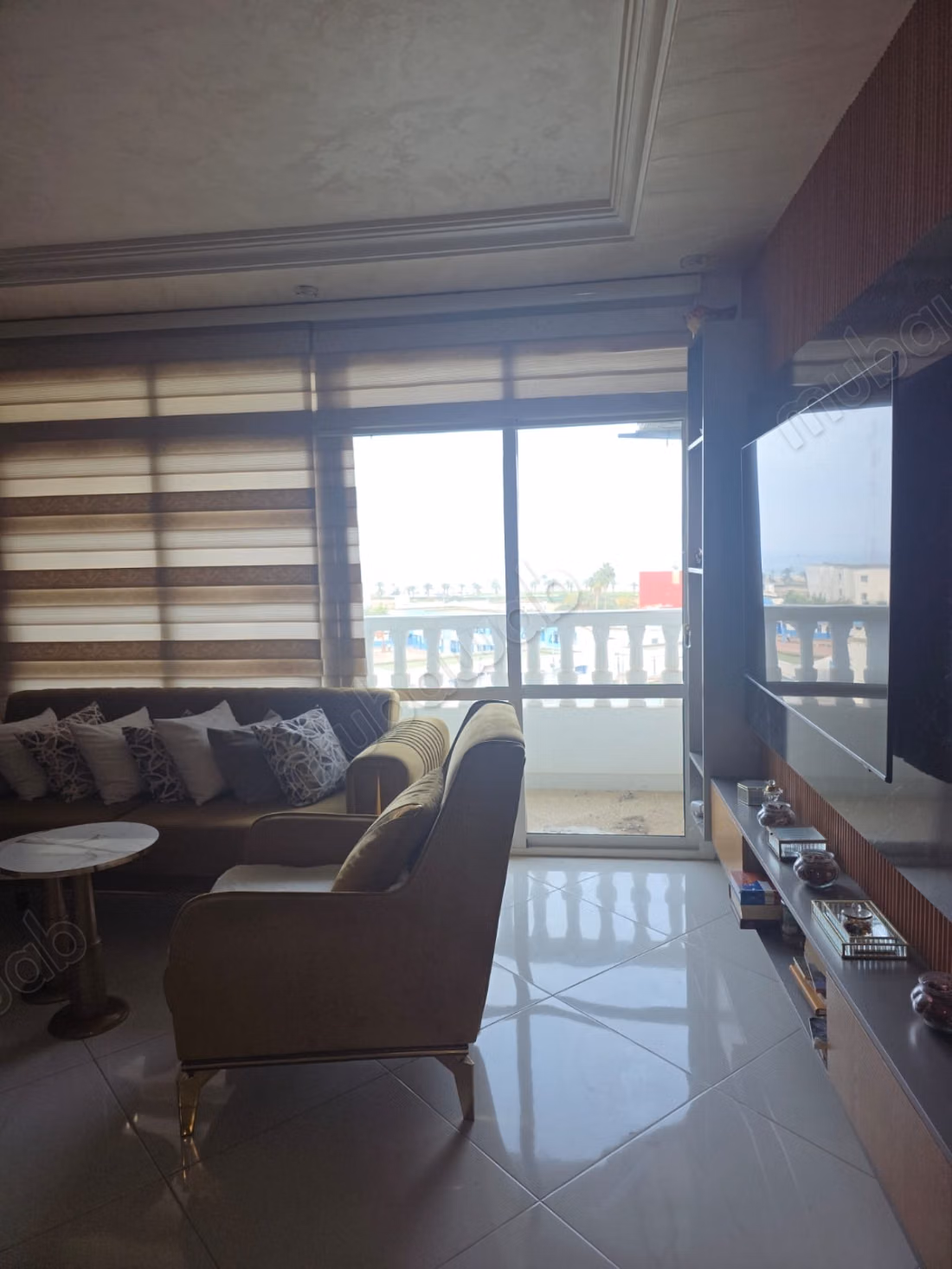 Bel appartement en location à M'Diq. 3 chambres. Bien meublé