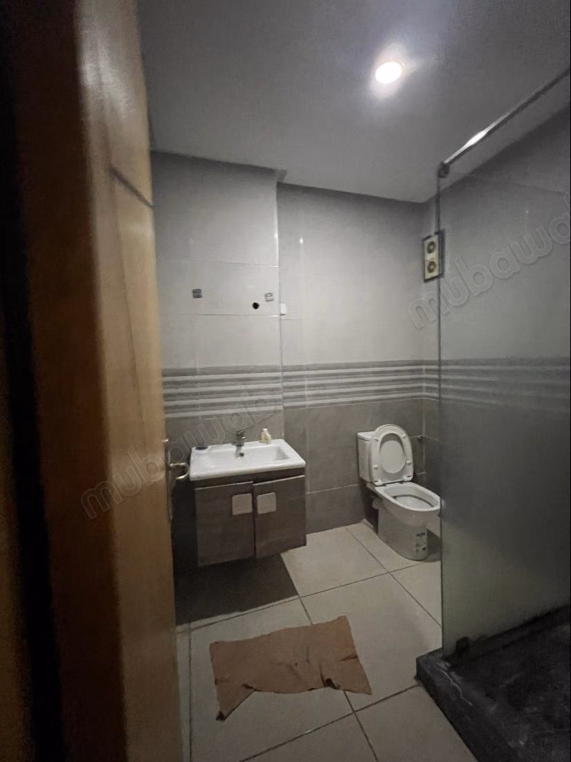 Louez cet appartement en Centre. 
3 chambres agréables. 
Cuisine entièrement équipée