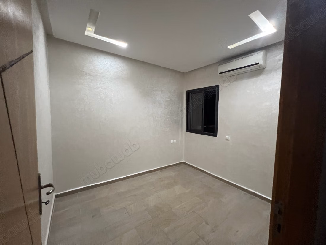 Louez cet appartement en Centre. 
3 chambres agréables. 
Cuisine entièrement équipée