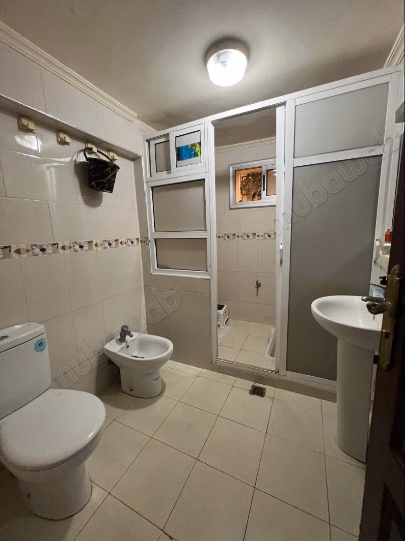 Somptueuse villa à vendre à Bir Rami Est. 5 chambres. Salon traditionnel marocain, résidence sécurisée