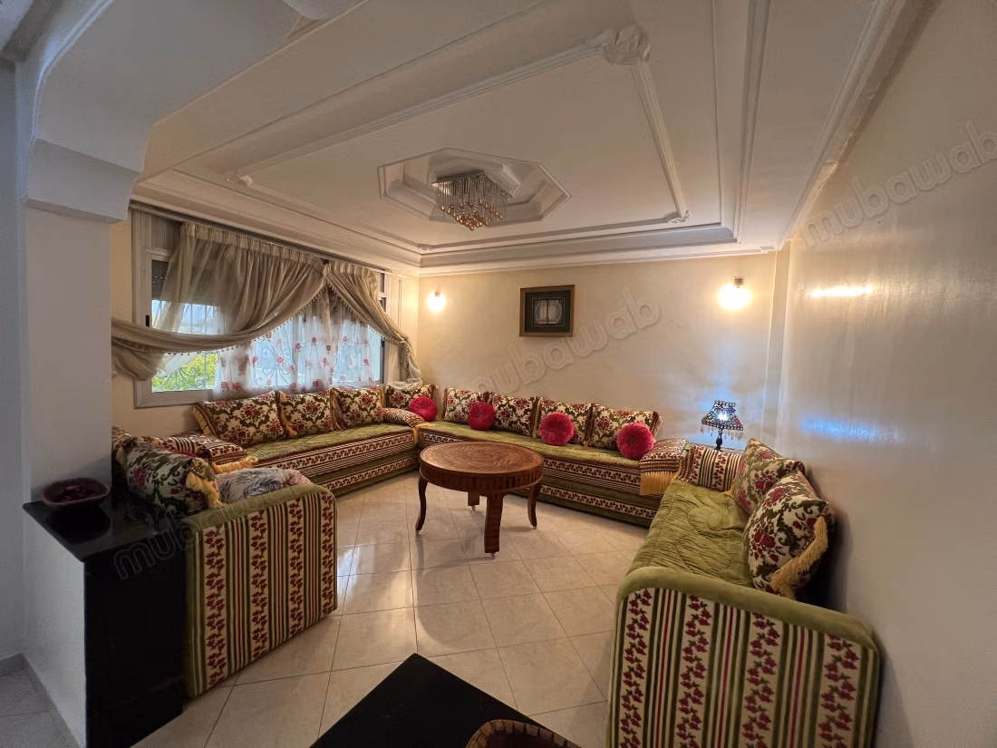 Somptueuse villa à vendre à Bir Rami Est. 5 chambres. Salon traditionnel marocain, résidence sécurisée