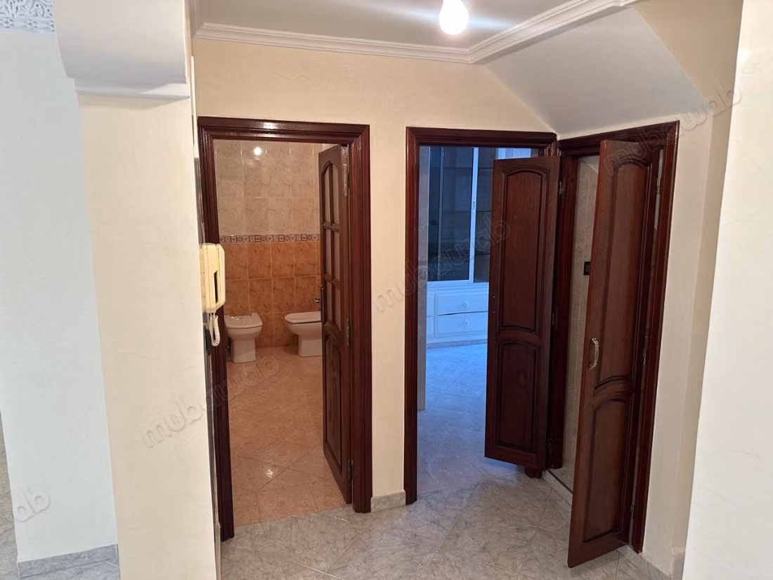 Maison à acheter à Charaf. 
Superficie 120 m². 
Jardin et terrasse