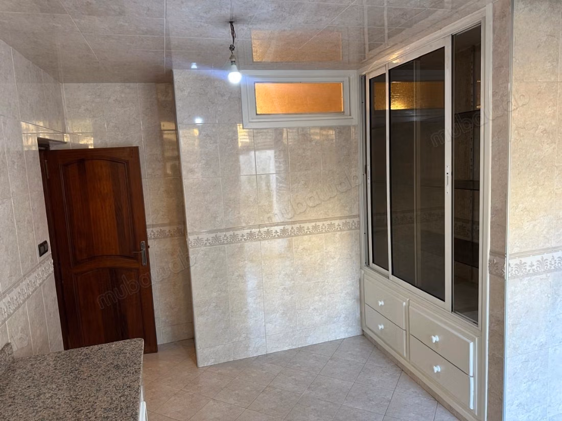 Maison à acheter à Charaf. 
Superficie 120 m². 
Jardin et terrasse