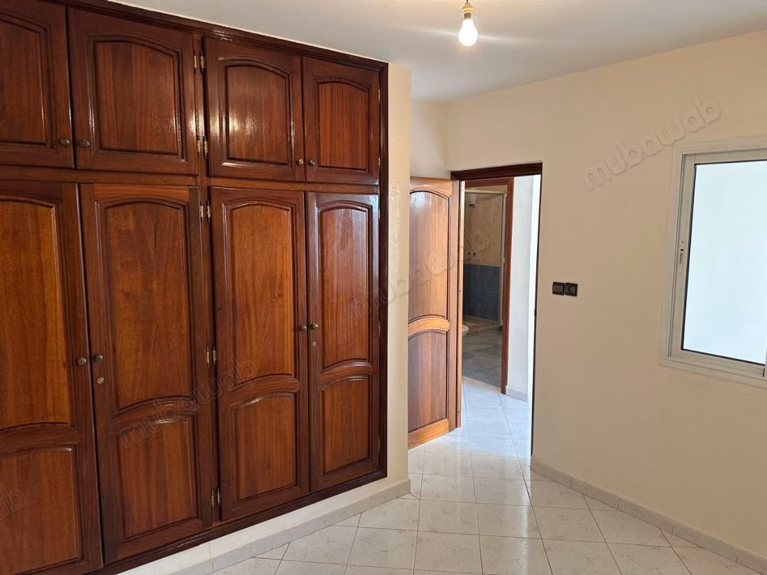 Maison à acheter à Charaf. 
Superficie 120 m². 
Jardin et terrasse