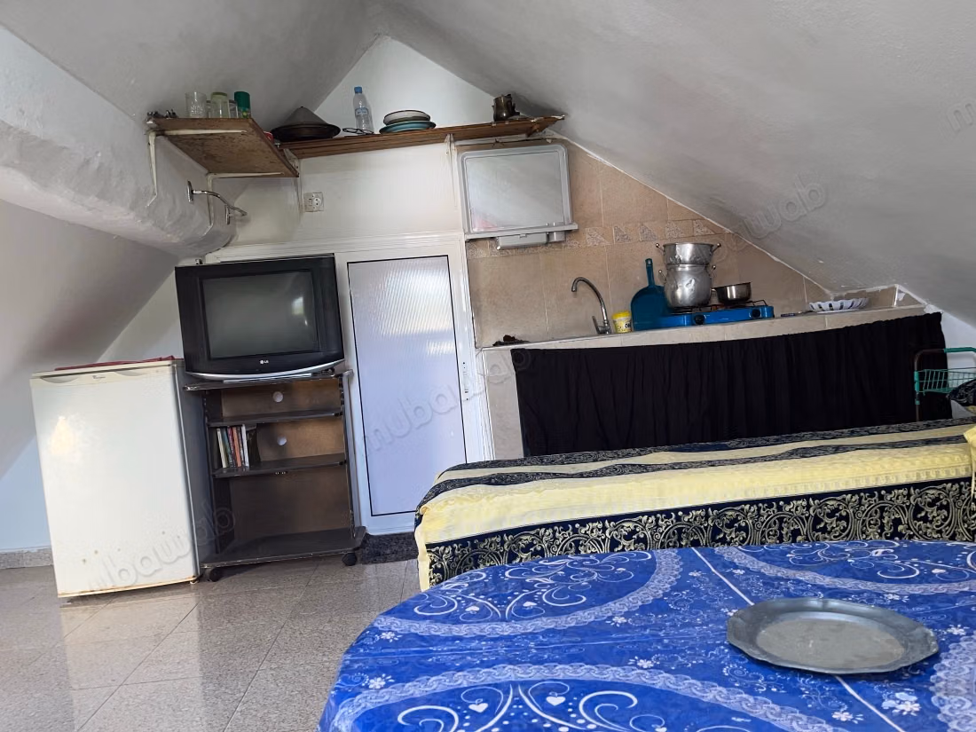 Location d'une chambre à Les jardins d'ifrane. 
2 grandes pièces. Bien meublé
