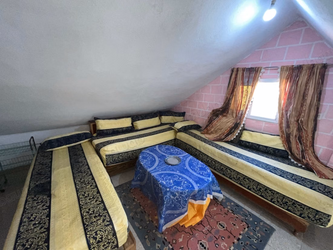 Location d'une chambre à Les jardins d'ifrane. 
2 grandes pièces. Bien meublé