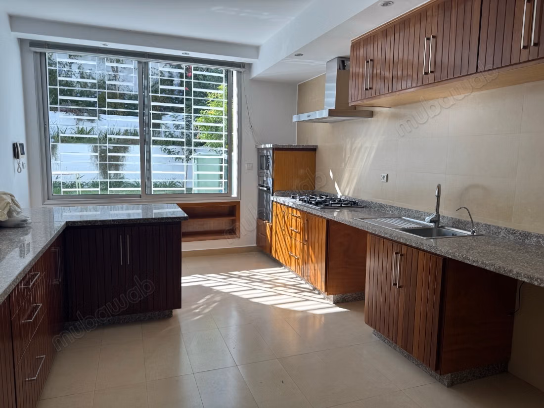 Villa lujosa en alquiler en Anfa. 4 habitaciones