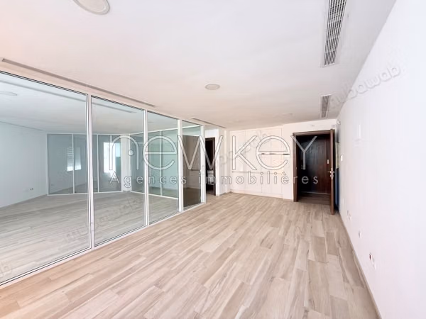 Open space office for rent by the shores of Lake 2