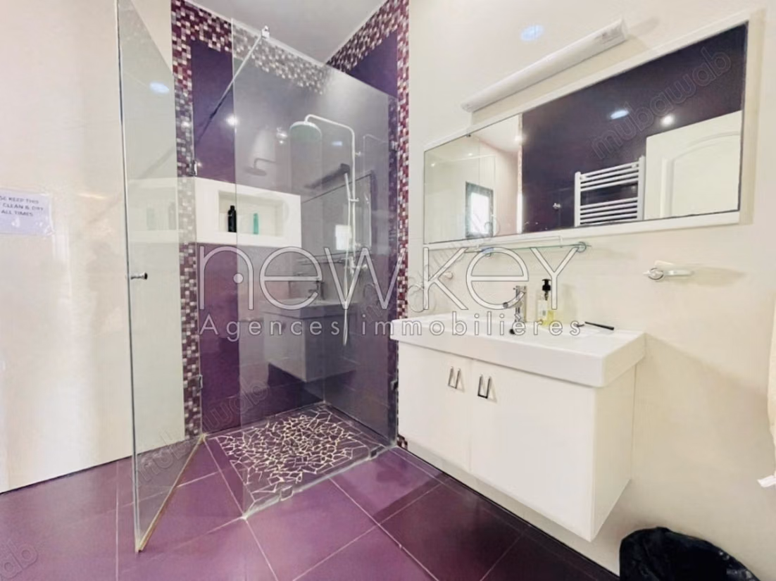 Empty villa with pool and garden for rent at Lake 2
