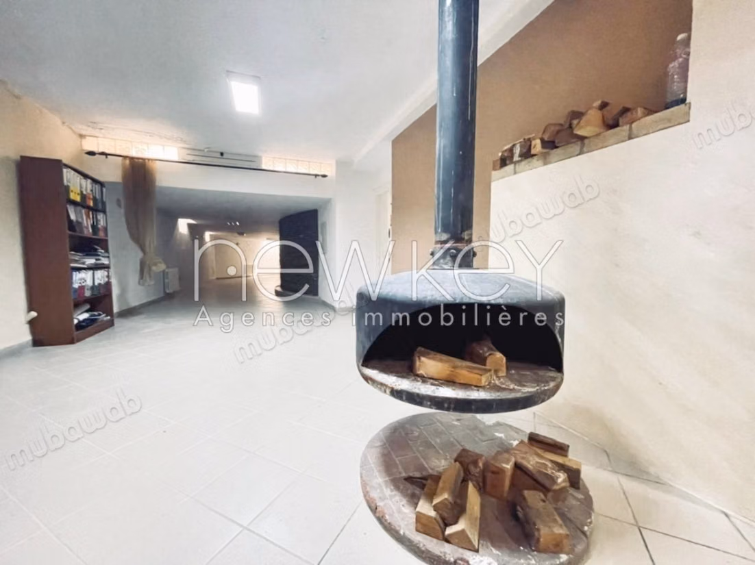 Empty villa with pool and garden for rent at Lake 2