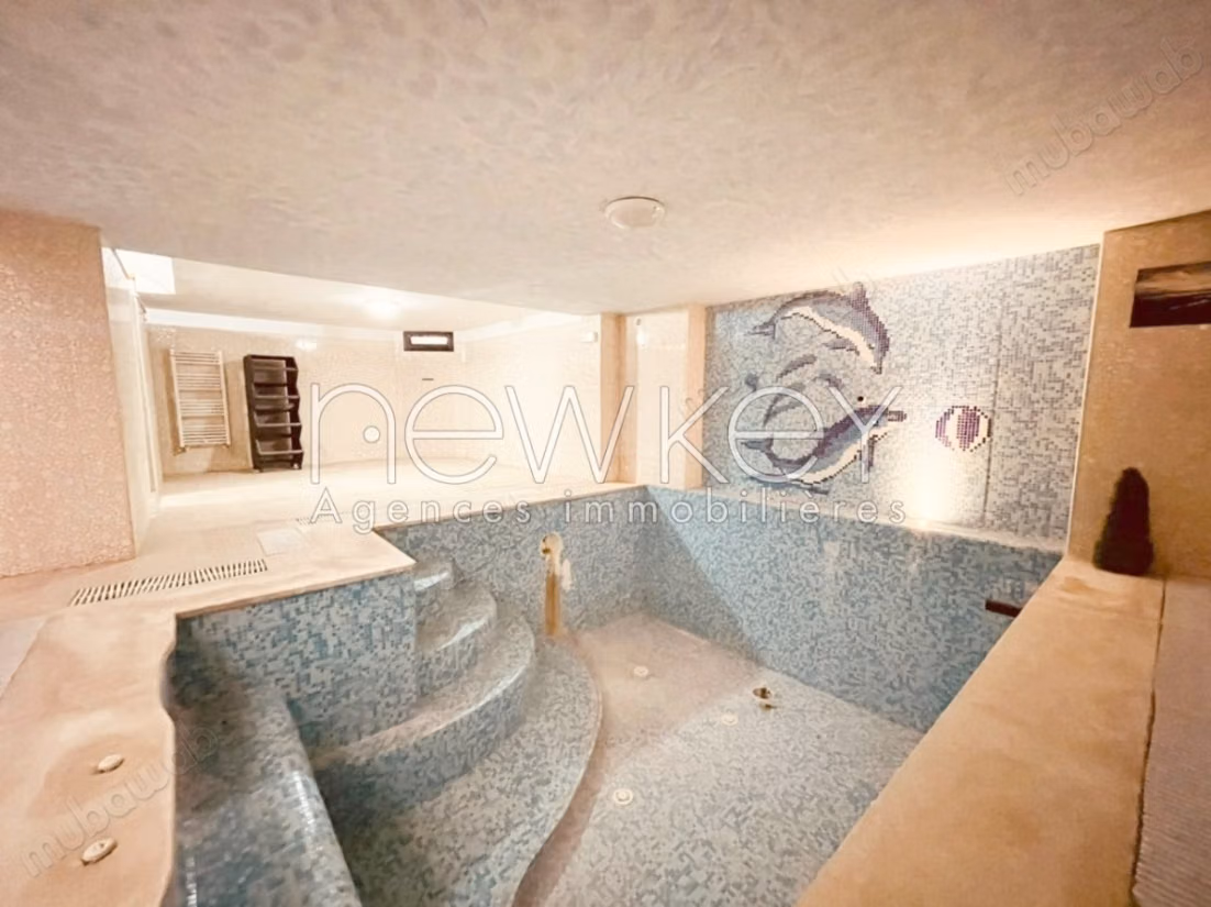 Empty villa with pool and garden for rent at Lake 2