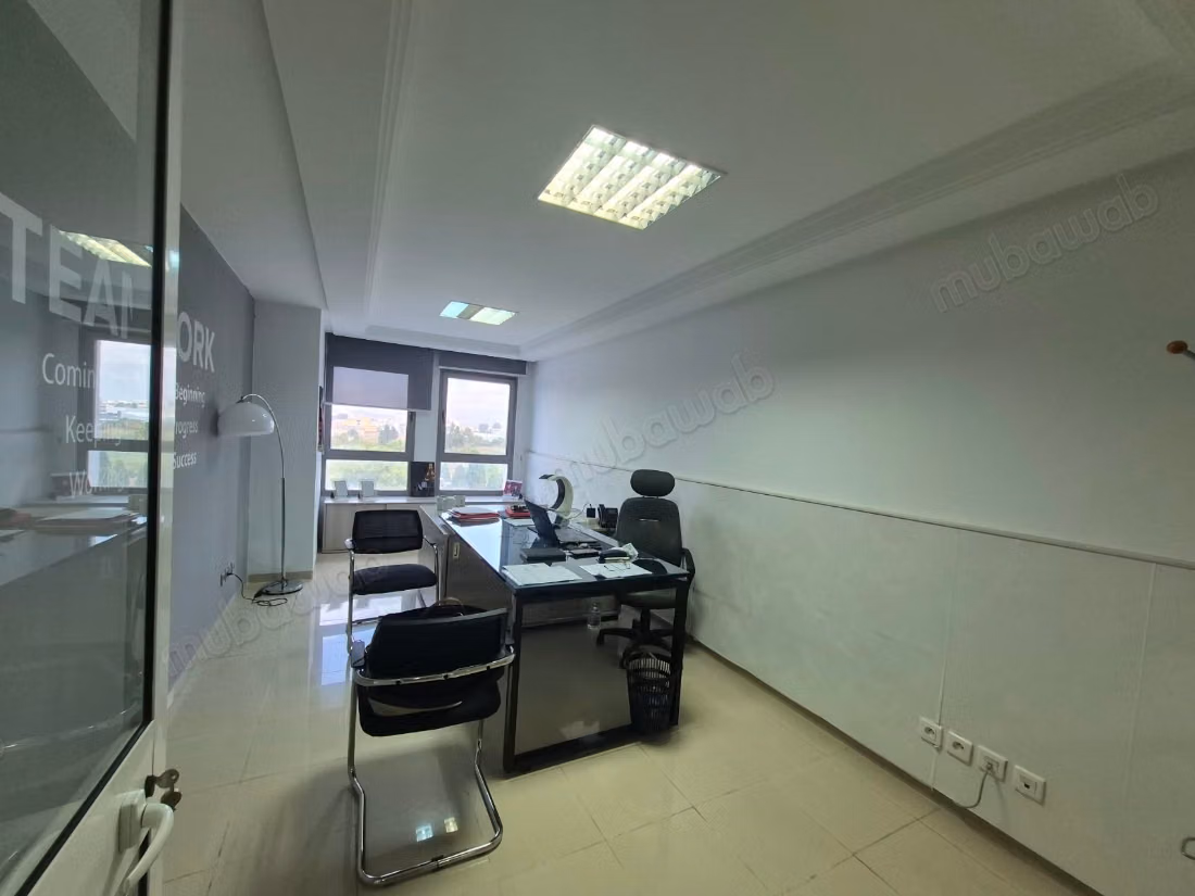 For rent furnished/unfurnished office hall 3 in Montplaisir
