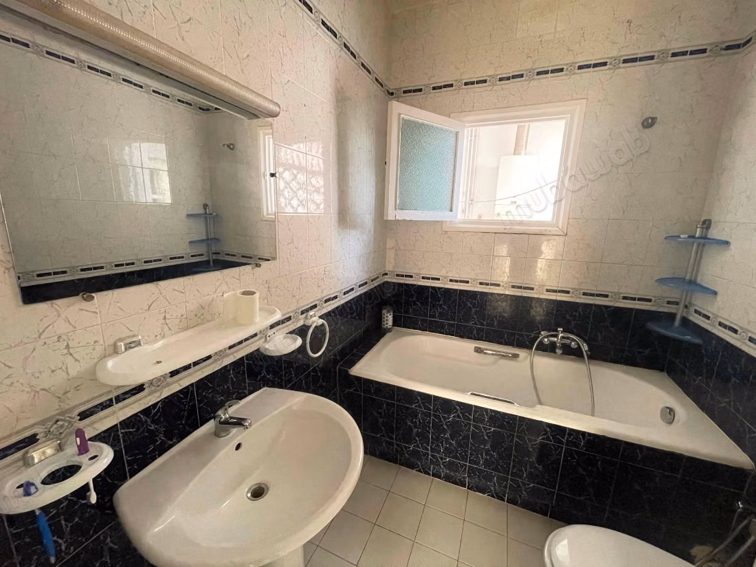 For rent an apartment in S4 in L'Aouina