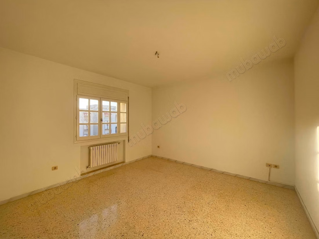 For rent an apartment in S4 in L'Aouina