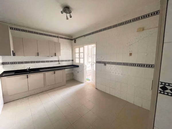 For rent an apartment in S4 in L'Aouina