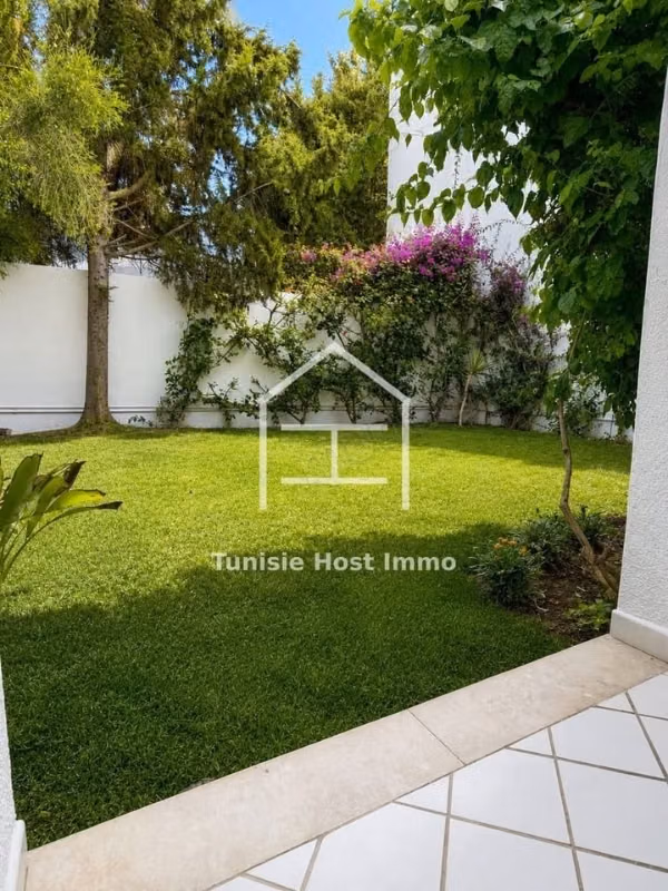 Duplex S2 meublé avec jardin Golden Tulip