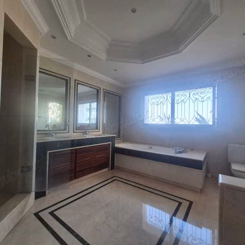 Villa à Louer de 552.0 m² à Casablanca, Ain Diab