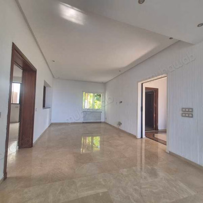 Villa à Louer de 552.0 m² à Casablanca, Ain Diab
