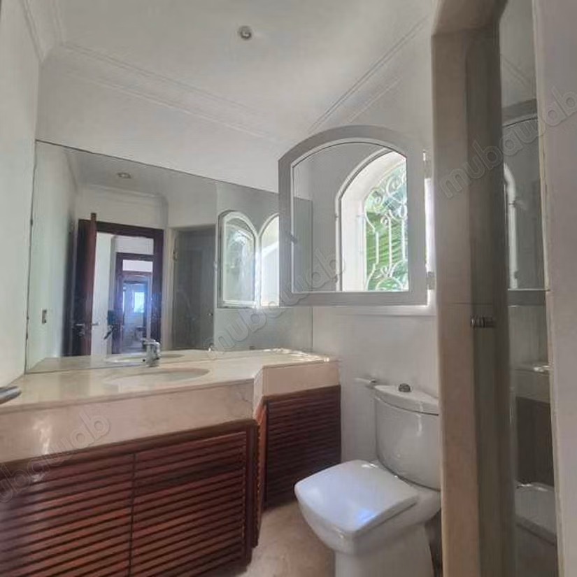 Villa à Louer de 552.0 m² à Casablanca, Ain Diab