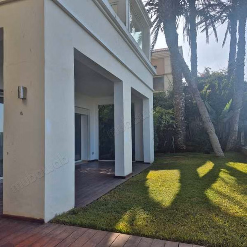 Villa à Louer de 552.0 m² à Casablanca, Ain Diab