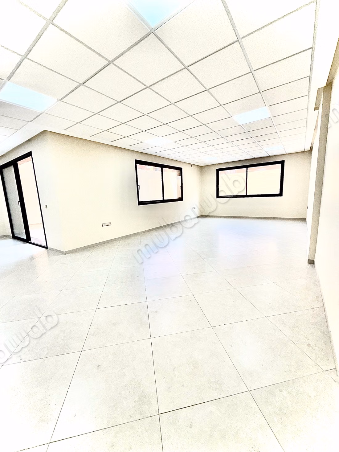 Bureaux à l'achat à Guéliz. Superficie 73 m². Porte blindée et résidence sécurisée