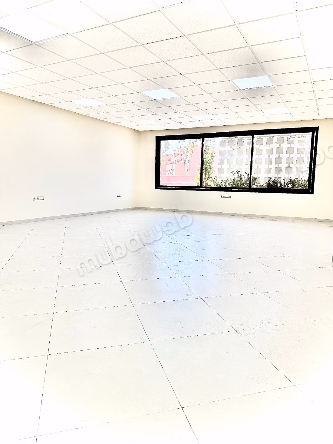 Bureaux à l'achat à Guéliz. Superficie 73 m². Porte blindée et résidence sécurisée