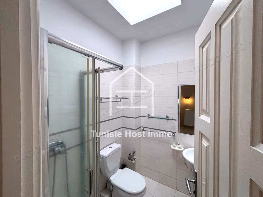 Duplex indépendant à Marsa Stade meublé ou vide