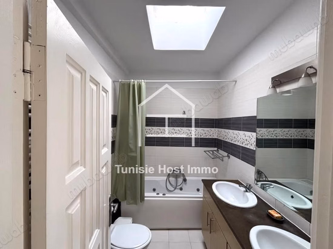Duplex indépendant à Marsa Stade meublé ou vide