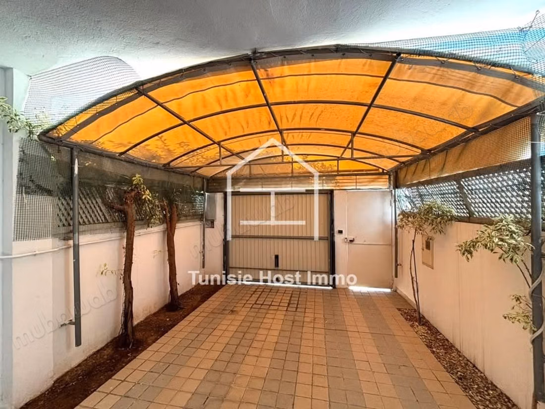 Duplex indépendant à Marsa Stade meublé ou vide