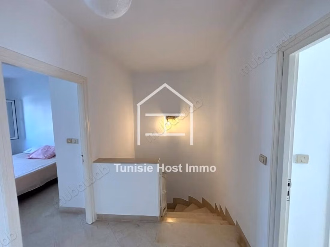 Duplex indépendant à Marsa Stade meublé ou vide