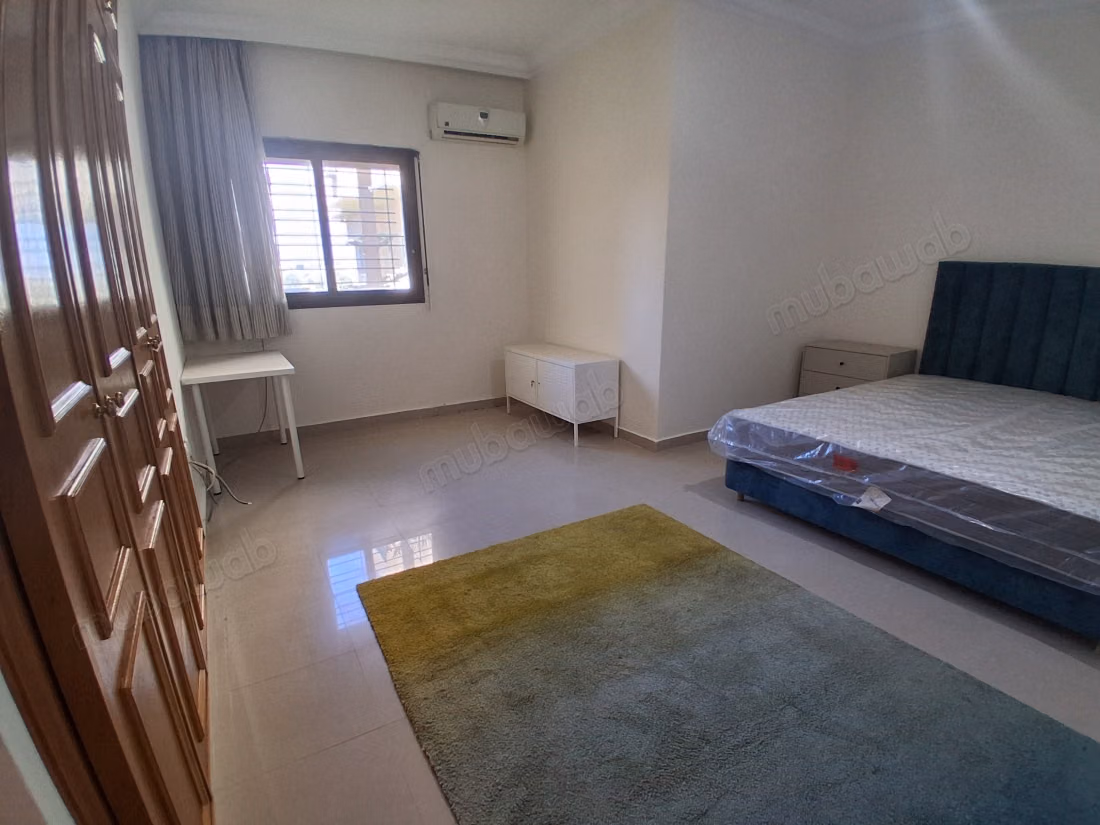 Louez cet appartement à Aviation Mabella. 
2 chambres. 
Réfrigérateur