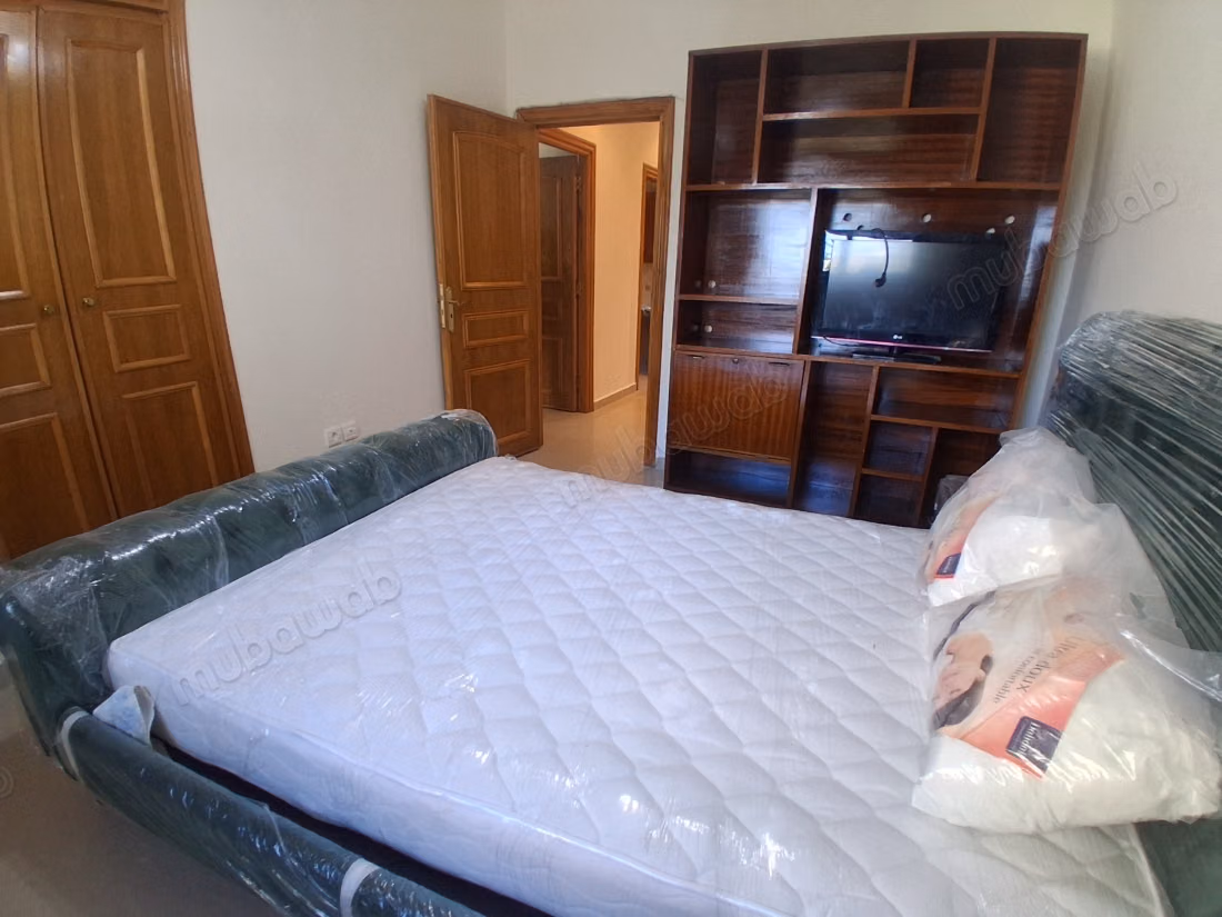 Louez cet appartement à Aviation Mabella. 
2 chambres. 
Réfrigérateur