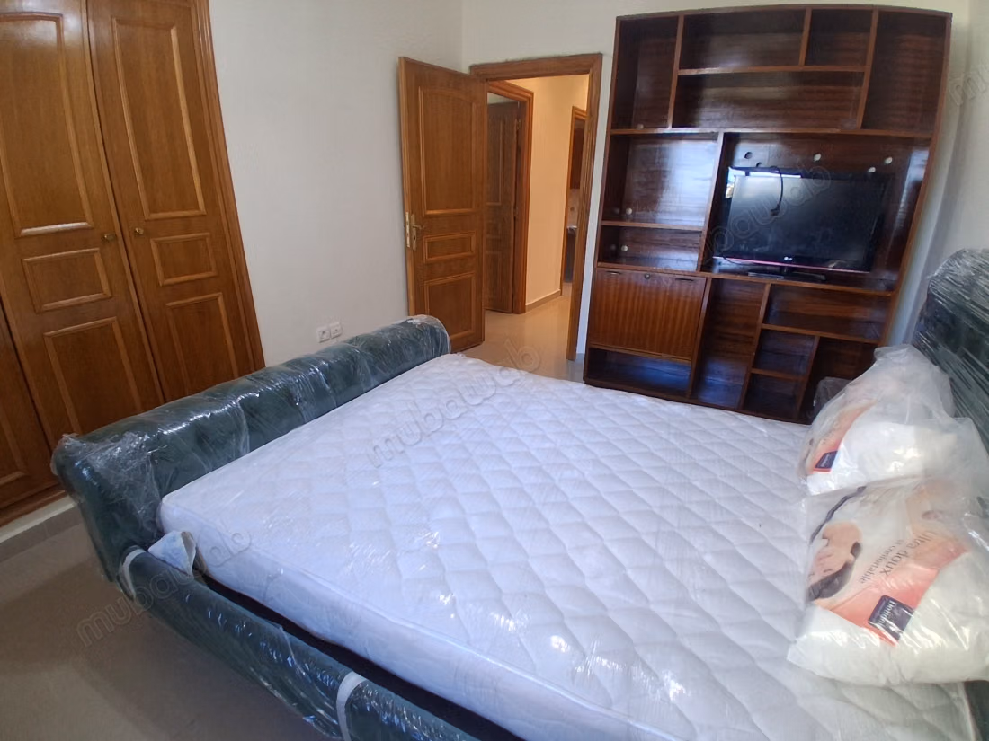 Louez cet appartement à Aviation Mabella. 
2 chambres. 
Réfrigérateur