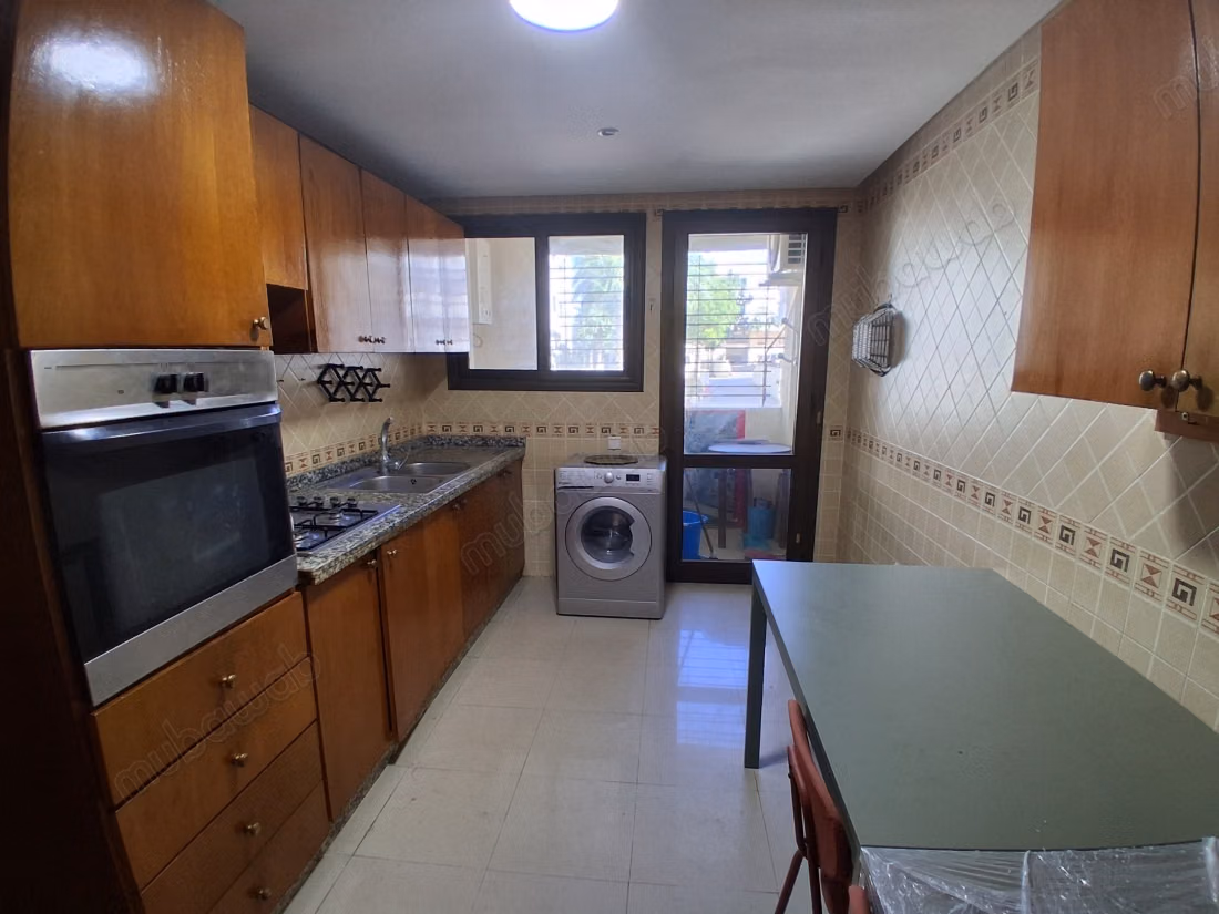 Louez cet appartement à Aviation Mabella. 
2 chambres. 
Réfrigérateur