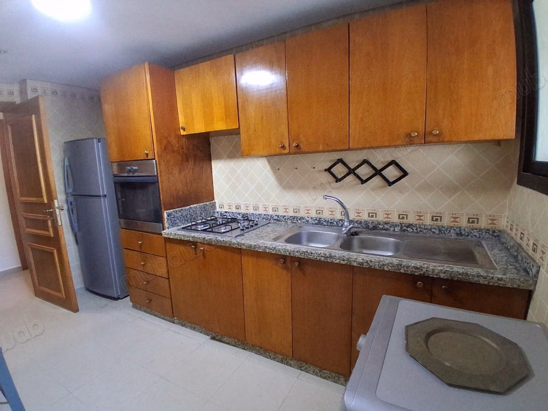 Louez cet appartement à Aviation Mabella. 
2 chambres. 
Réfrigérateur
