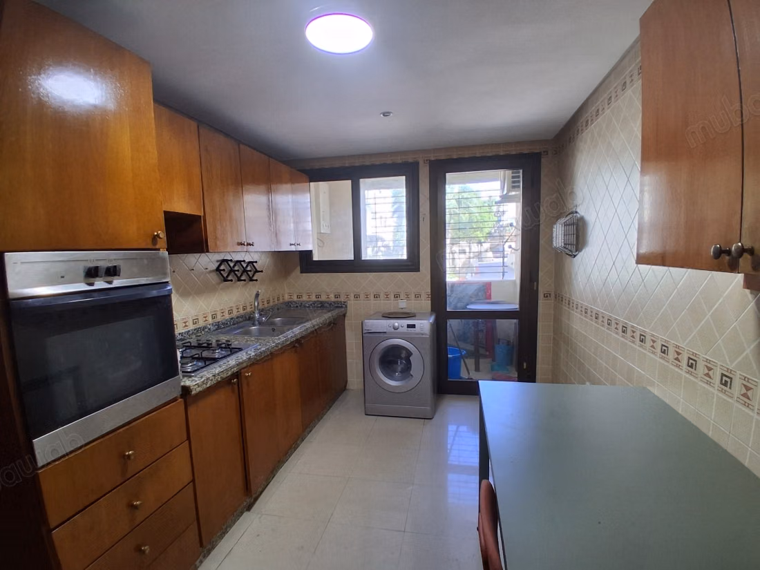 Louez cet appartement à Aviation Mabella. 
2 chambres. 
Réfrigérateur