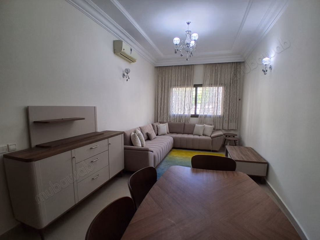 Louez cet appartement à Aviation Mabella. 
2 chambres. 
Réfrigérateur