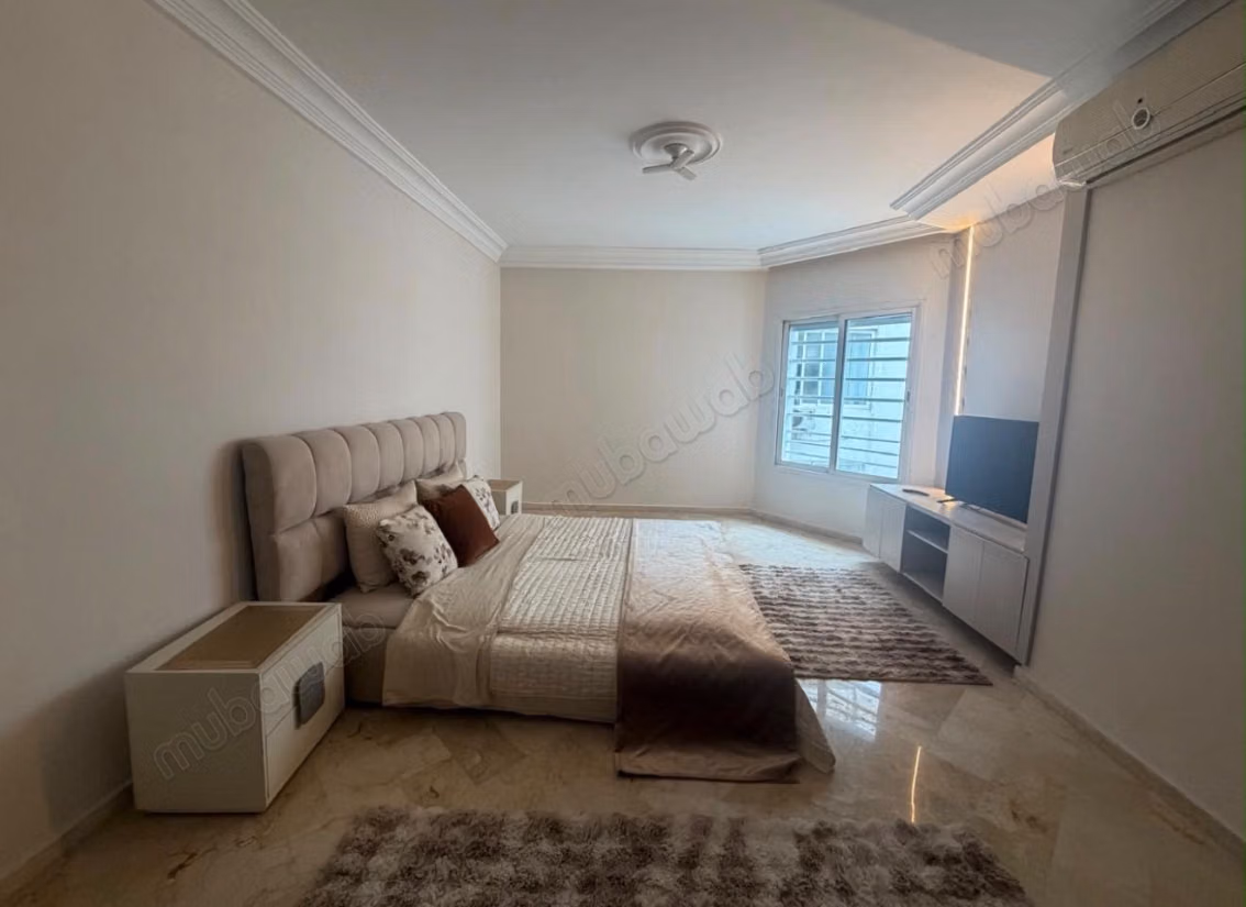 Appartement à louer à Palmier. 
Superficie 150 m². 
Bien meublé