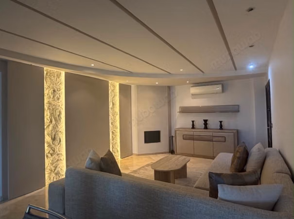 Appartement à louer à Palmier. 
Superficie 150 m². 
Bien meublé