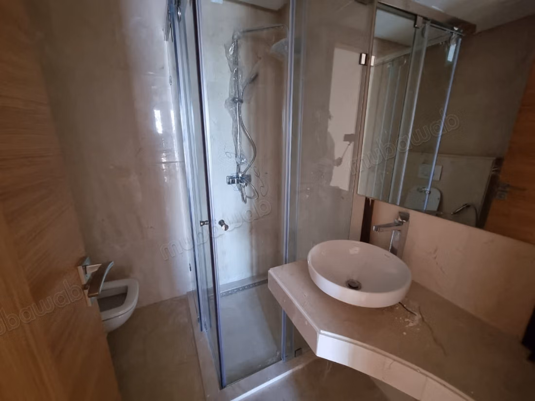 Affitta questo appartamento a Riyad. 3 camere confortevoli. Porta blindata, salotto marocchino