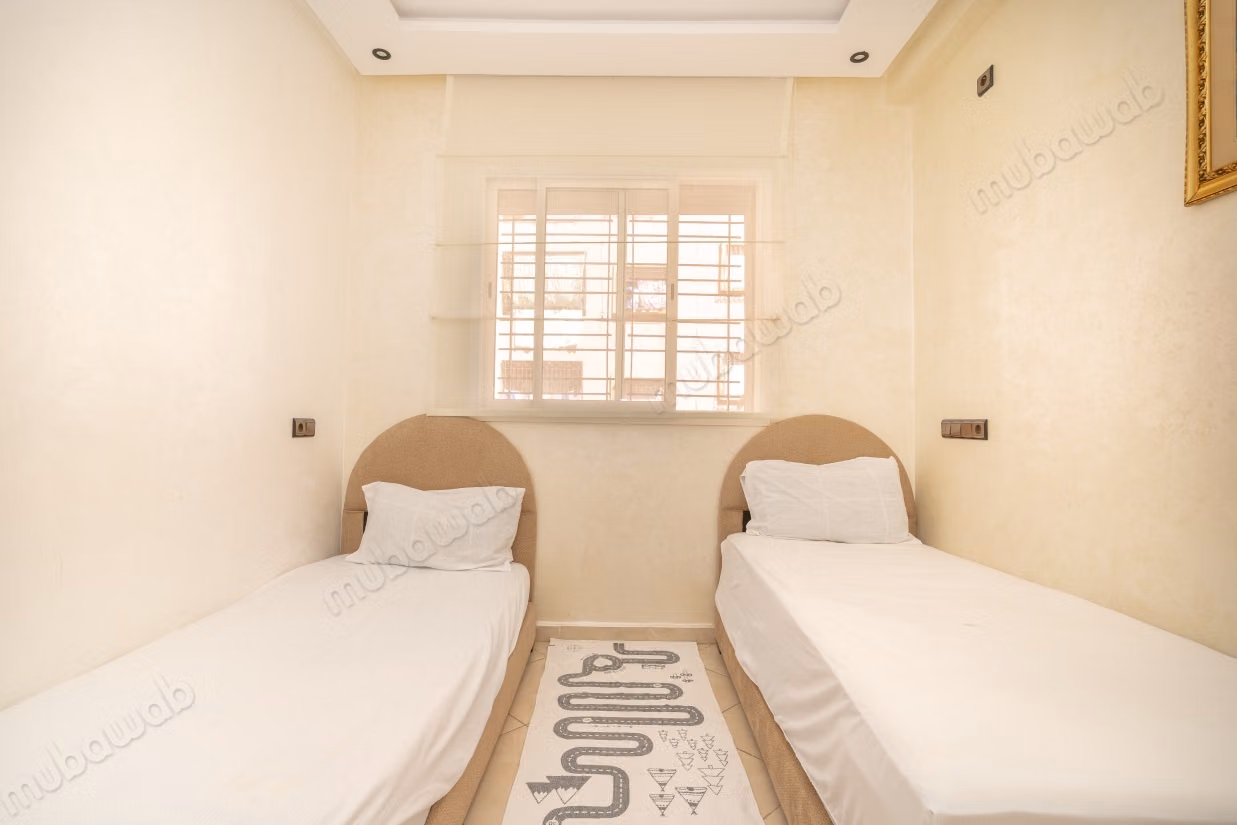 Appartements à louer à Mahamid. 2 pièces. Salon marocain traditionnel, résidence sécurisée