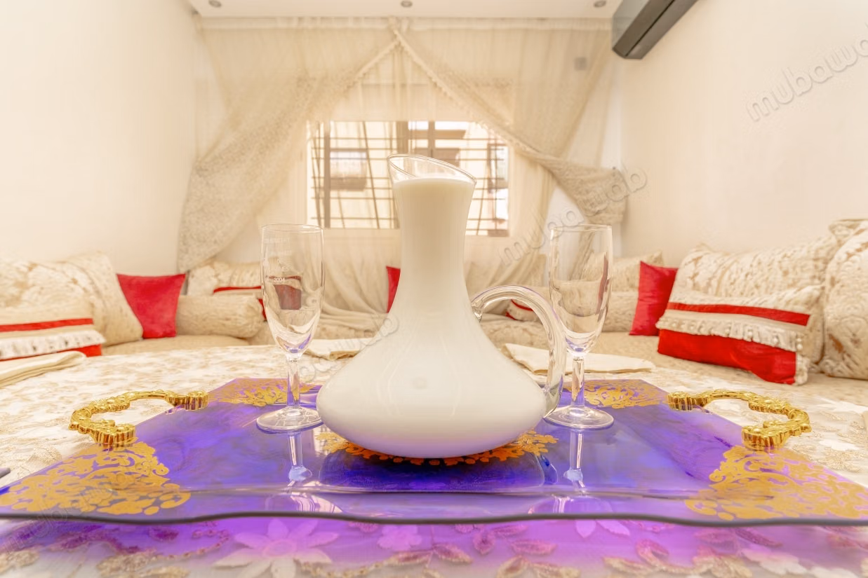 Appartements à louer à Mahamid. 2 pièces. Salon marocain traditionnel, résidence sécurisée
